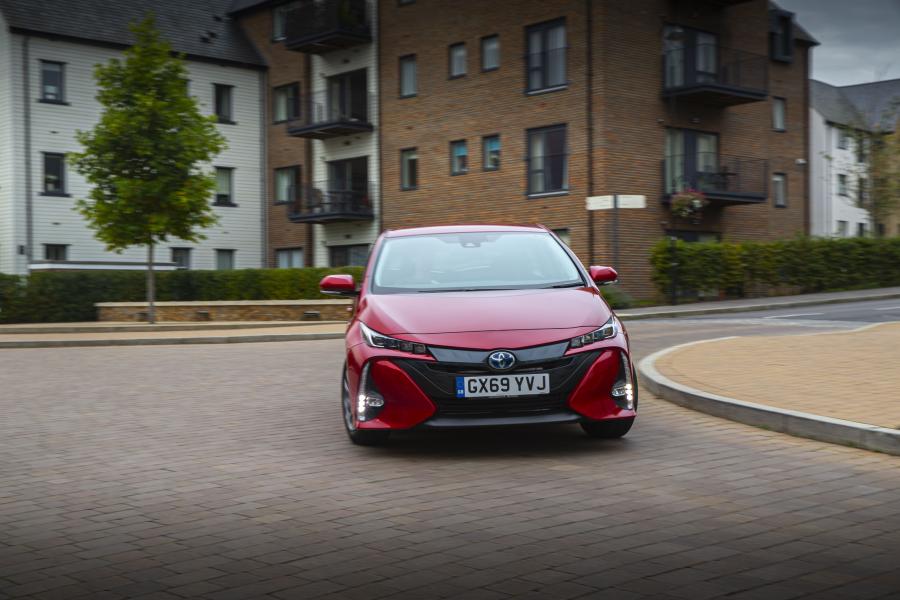  Toyota Prius Plug-in Hybrid Business Edition+ 2019 года  (UK) (фото 19 из 30)